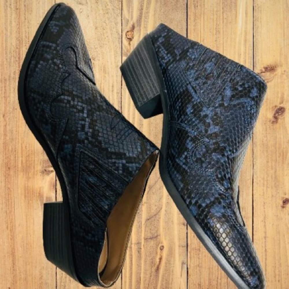 Esprit Black Snakeskin-Effect Pointed Toe Mules